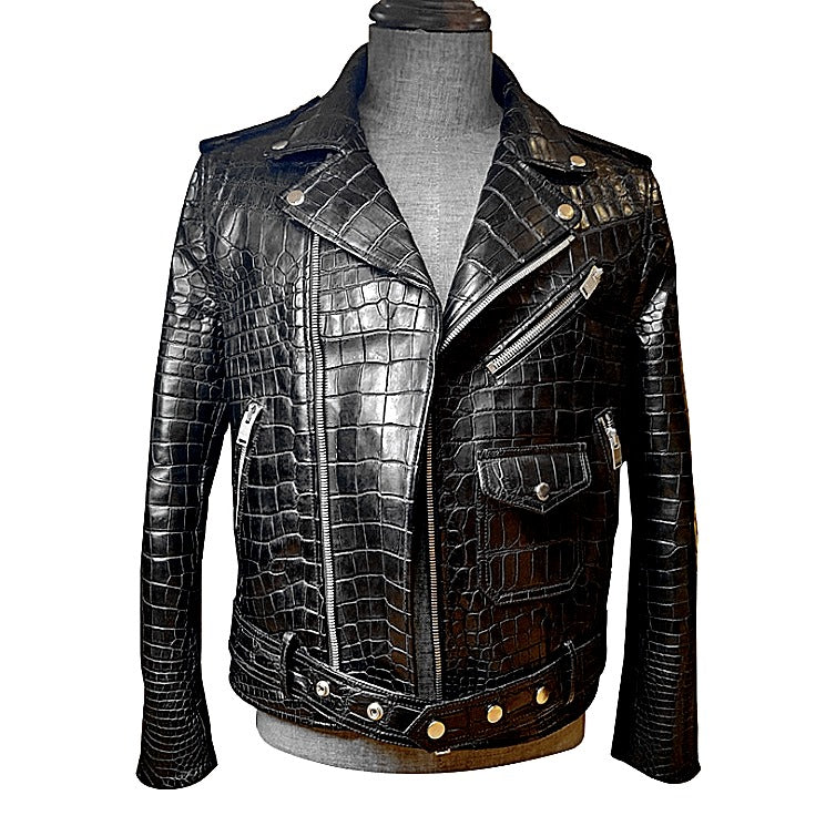 Handgefertigte Herren-Bikerjacke aus Leder mit Alligator-Prägung – klassischer Double Rider, offen getragen